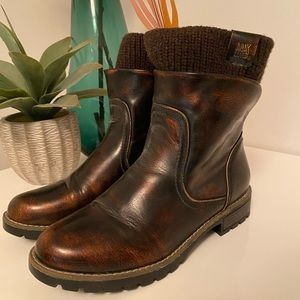 Muk Luks brown boots size 10. Maybe worn once! Comfy and cute.